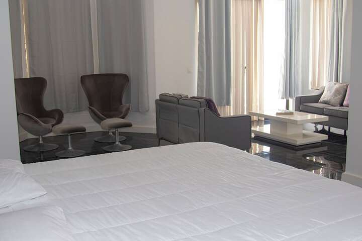 Room 14 of 86