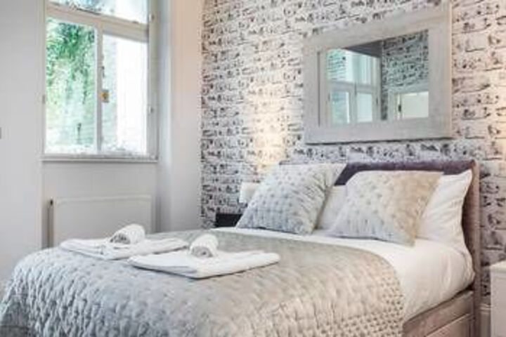 Tastefully Designed & Modern 2bed 2bath w / Garden