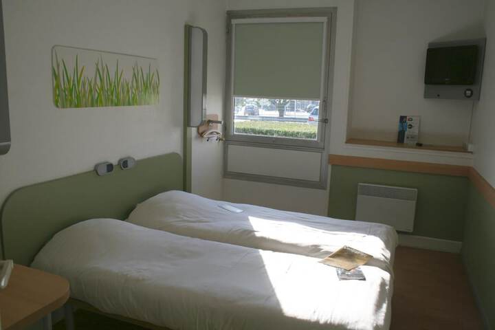 Room 8 of 36