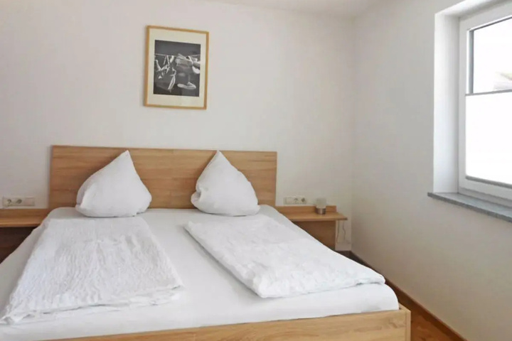 Room 2 of 16