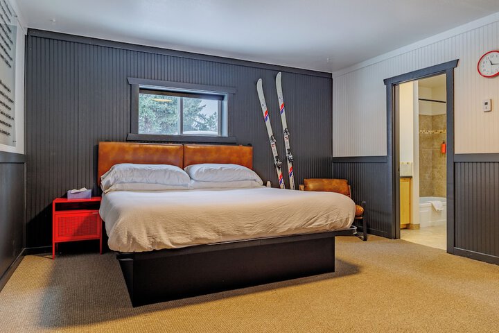 Room 3 of 60