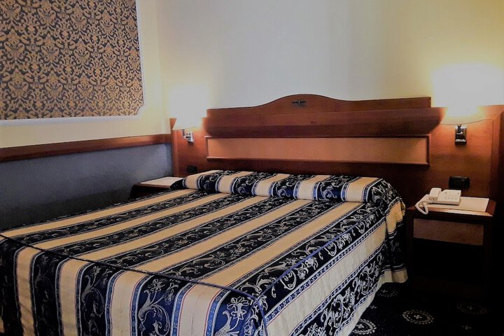 Room 4 of 36