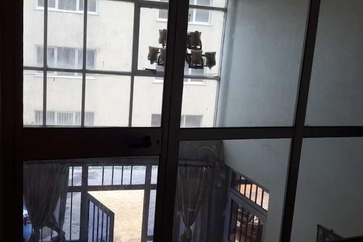 Room 6 of 16