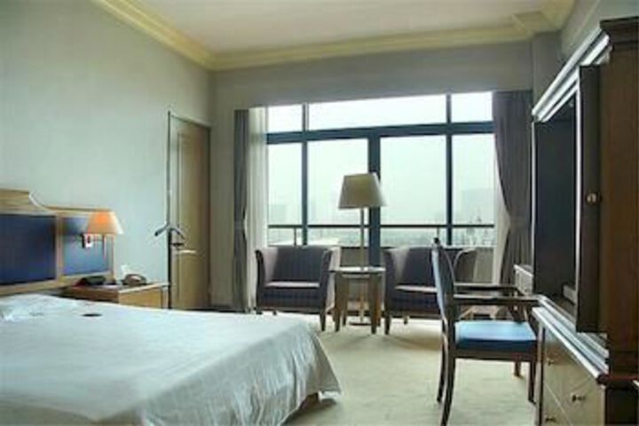 Room 30 of 115