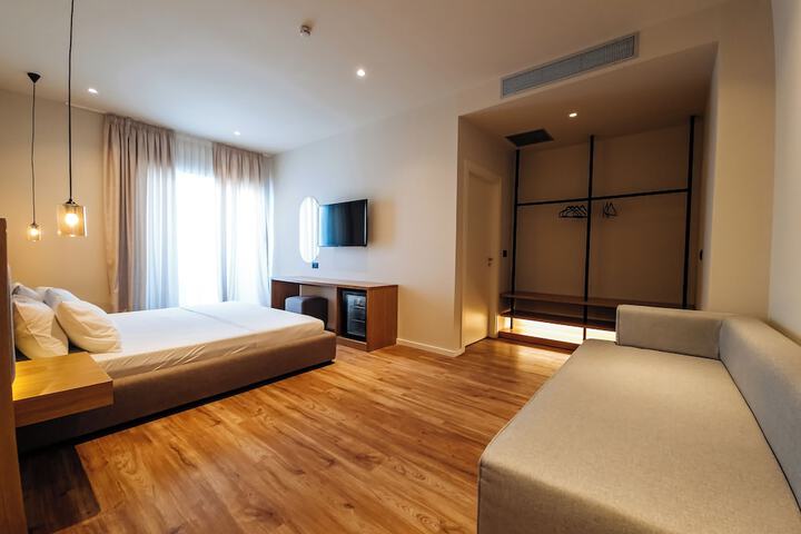 Room 9 of 126