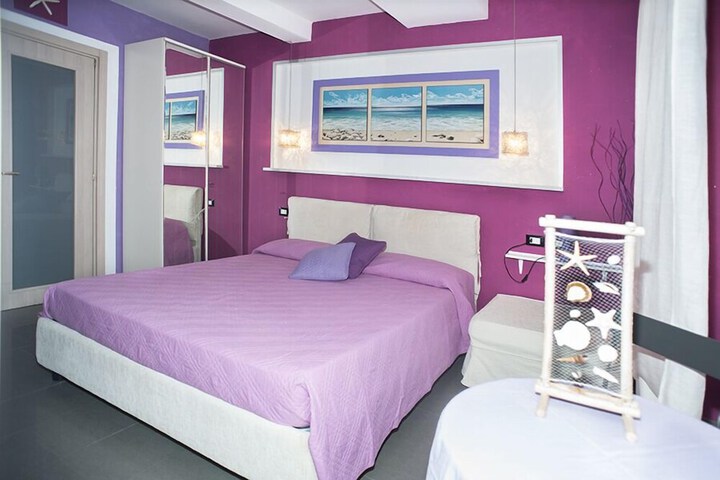Room 6 of 25