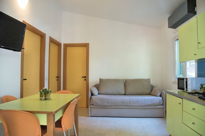Room 8 of 21