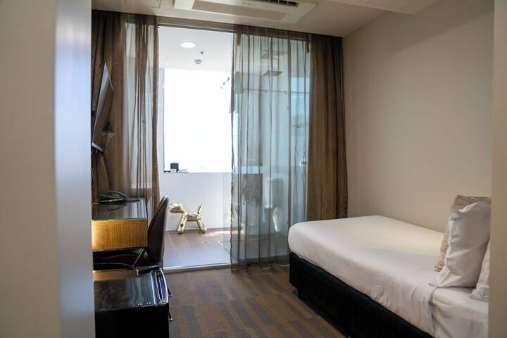 Room 19 of 38