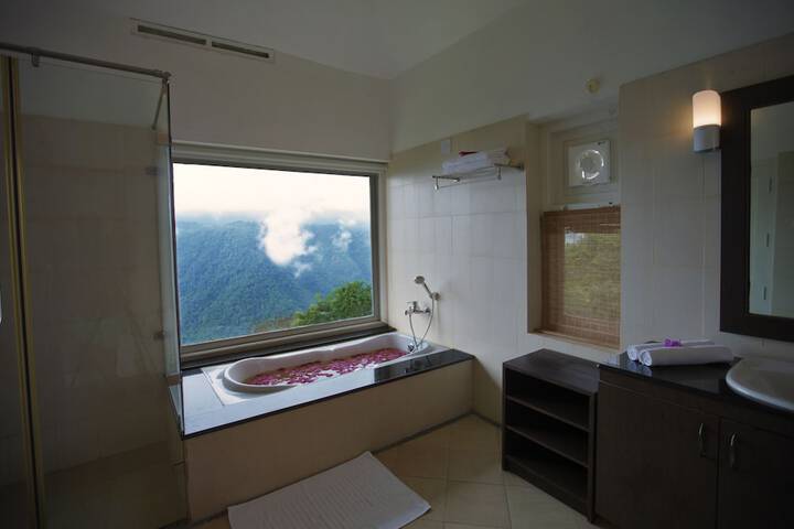 Room 15 of 36