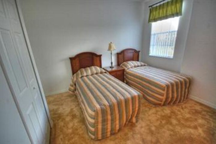 Room 9 of 33