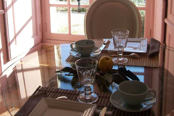 Dining 33 of 46