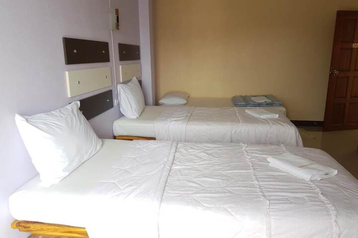 Room 12 of 27