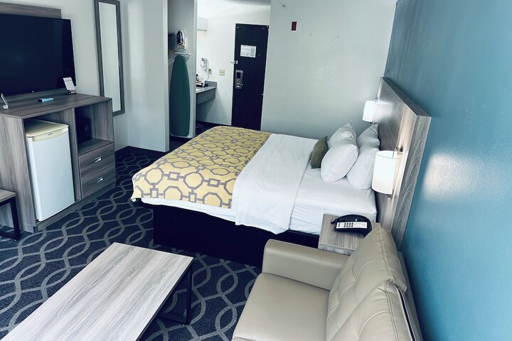 1 King Bed Mobility Accessible (19 of 29)