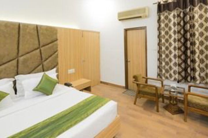 Room 10 of 35