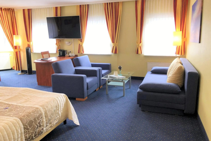 Room 6 of 38