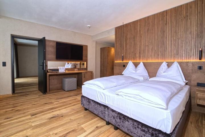 Room 6 of 65