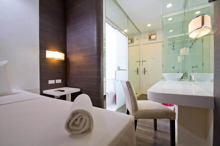 Room 18 of 27