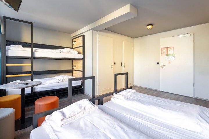 Room 17 of 43