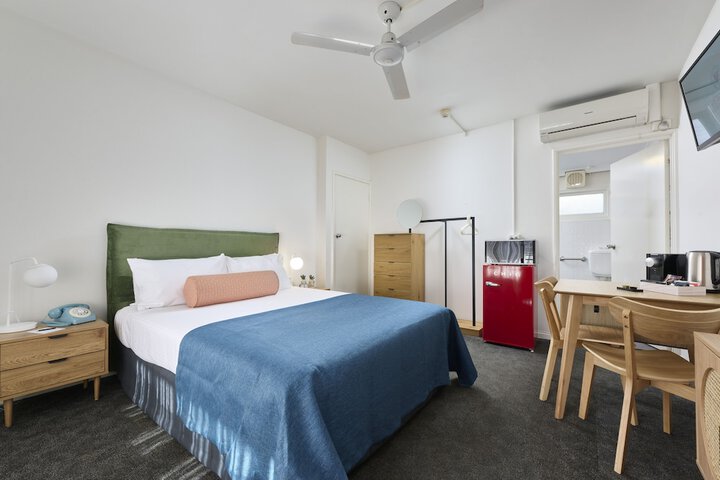 Room 9 of 27