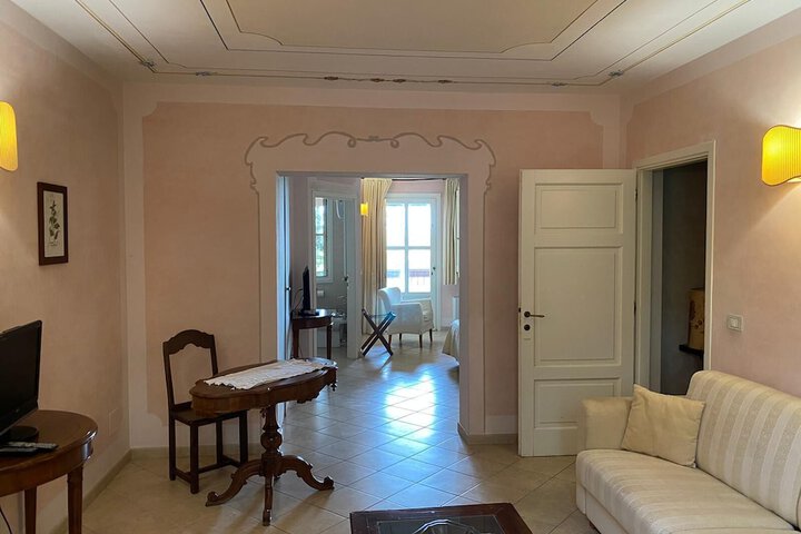 Room 10 of 36