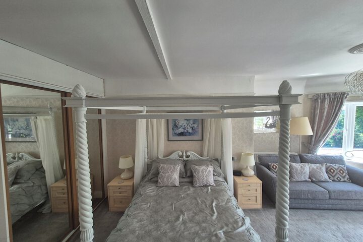 Room 6 of 96