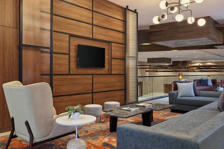 Lobby lounge