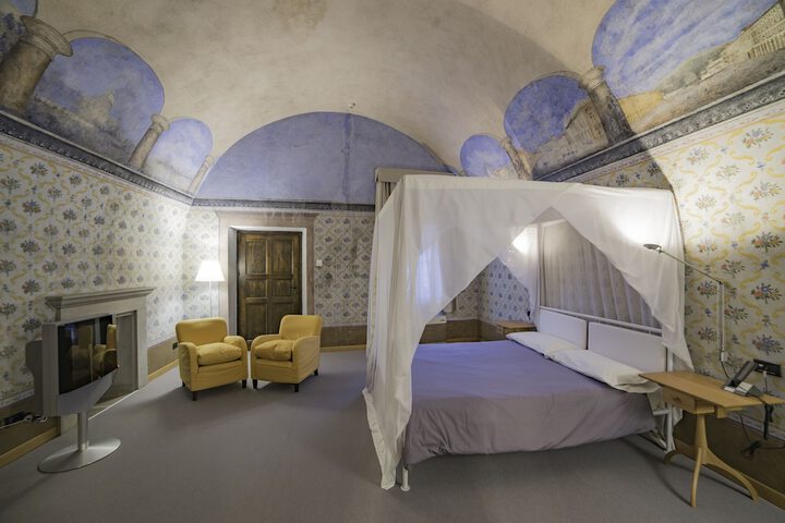 Room 16 of 35