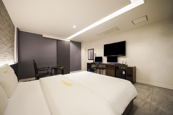 Room 48 of 83