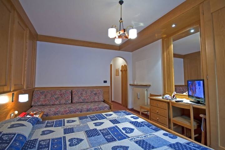 Room 8 of 16