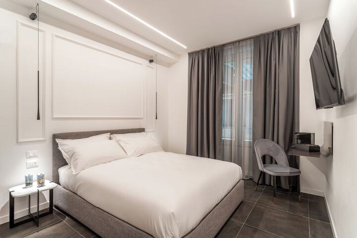 Room 9 of 28
