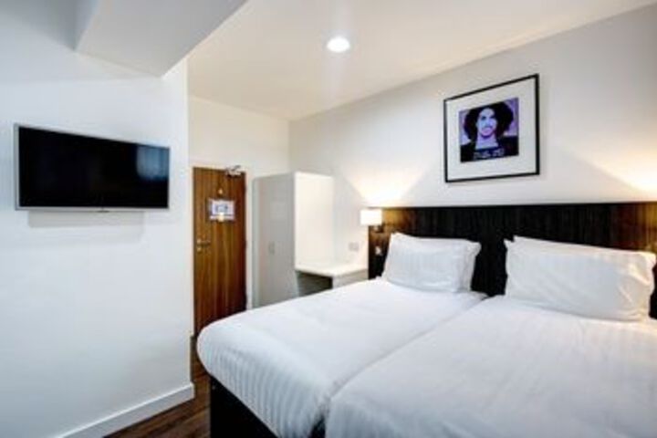 Room 10 of 27