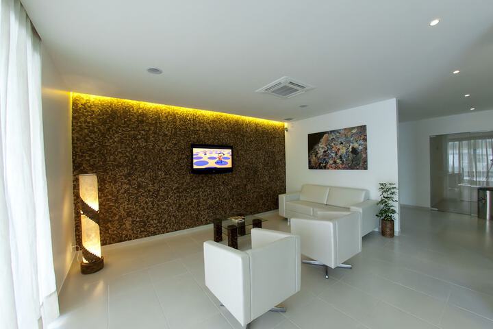 Entrance & Lobby