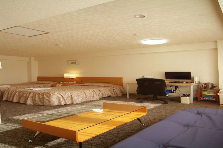 Room 25 of 40