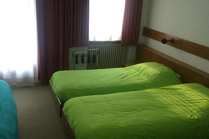 Room 15 of 49