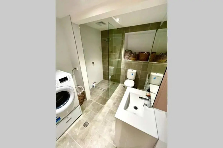 Room 6 of 24