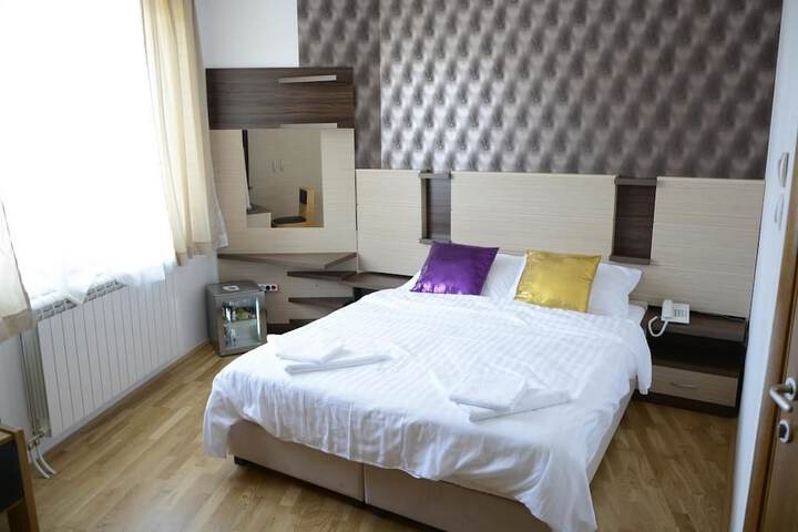 Room 3 of 58