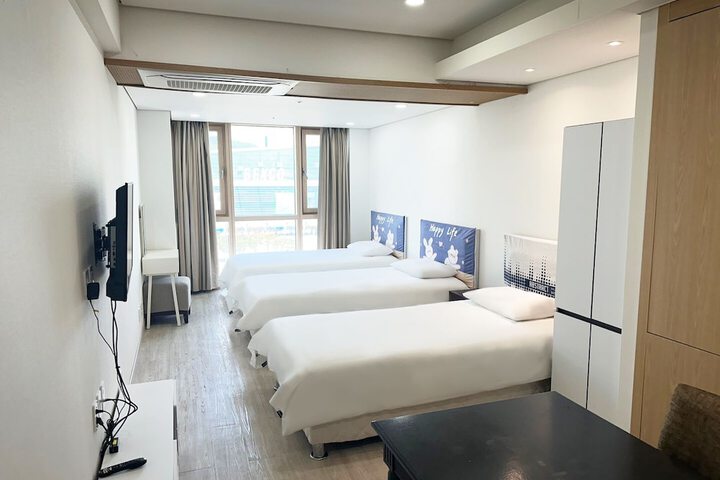 Room 10 of 77
