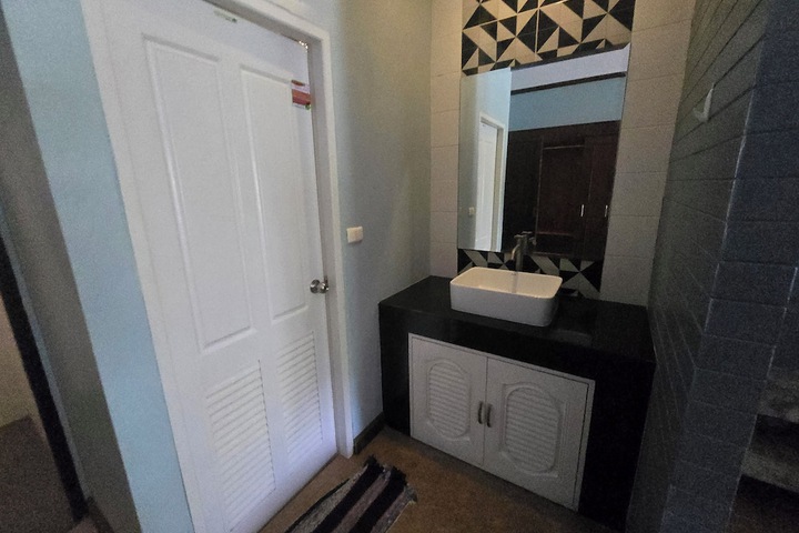 Room 44 of 77