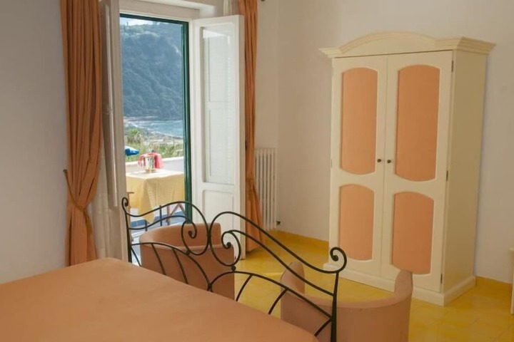 Room 15 of 60