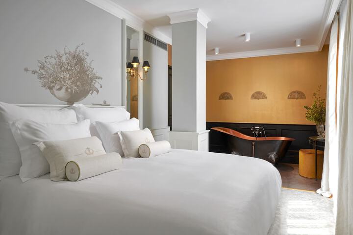 Room 10 of 62