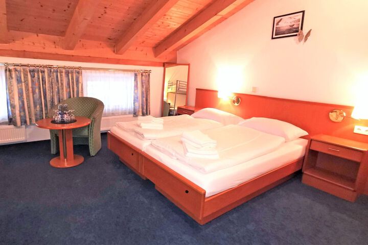 Room 11 of 29