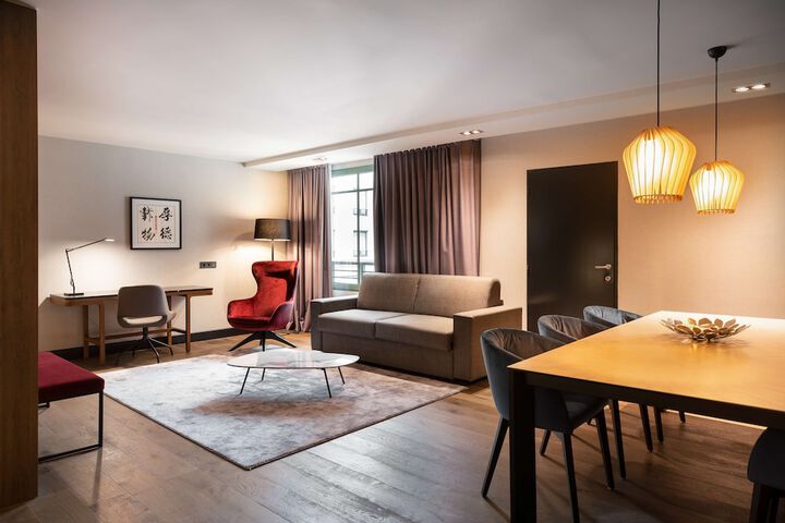 Room 26 of 147