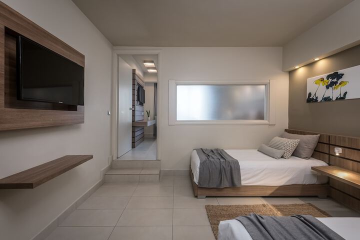 Room 45 of 236