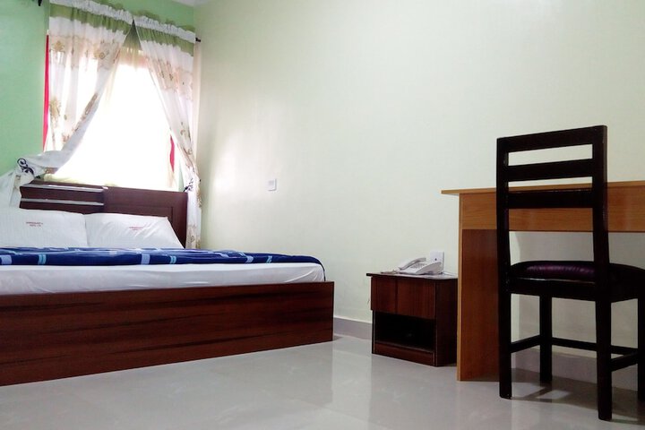 Room 9 of 14