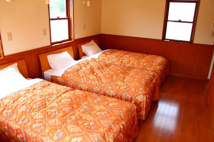 Room 5 of 102
