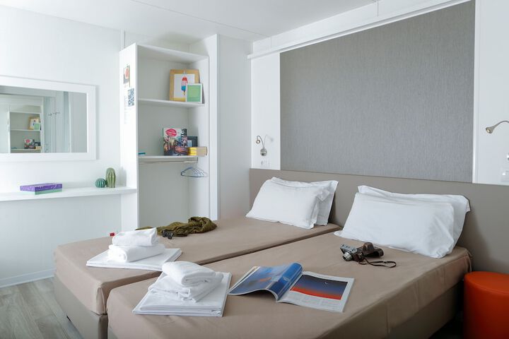 Room 18 of 158