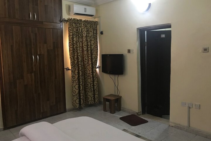 Room 9 of 30