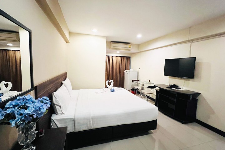 Room 12 of 20