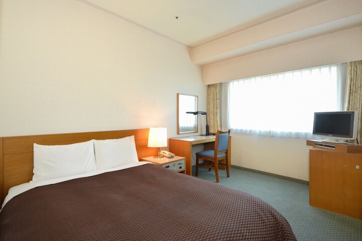 Room 7 of 32