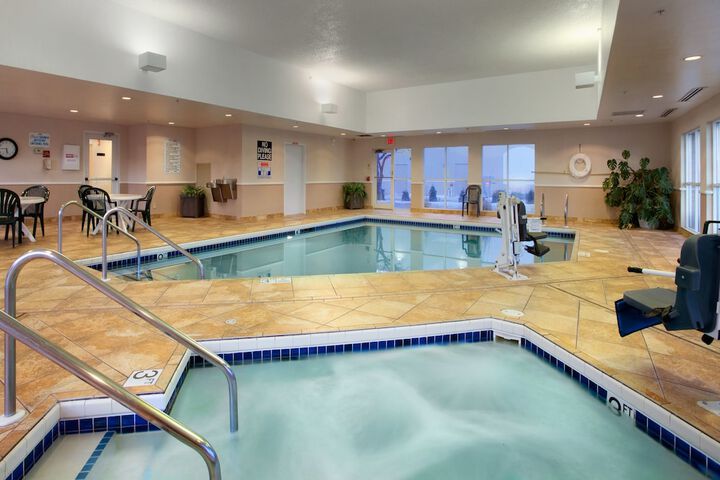 Indoor spa tub